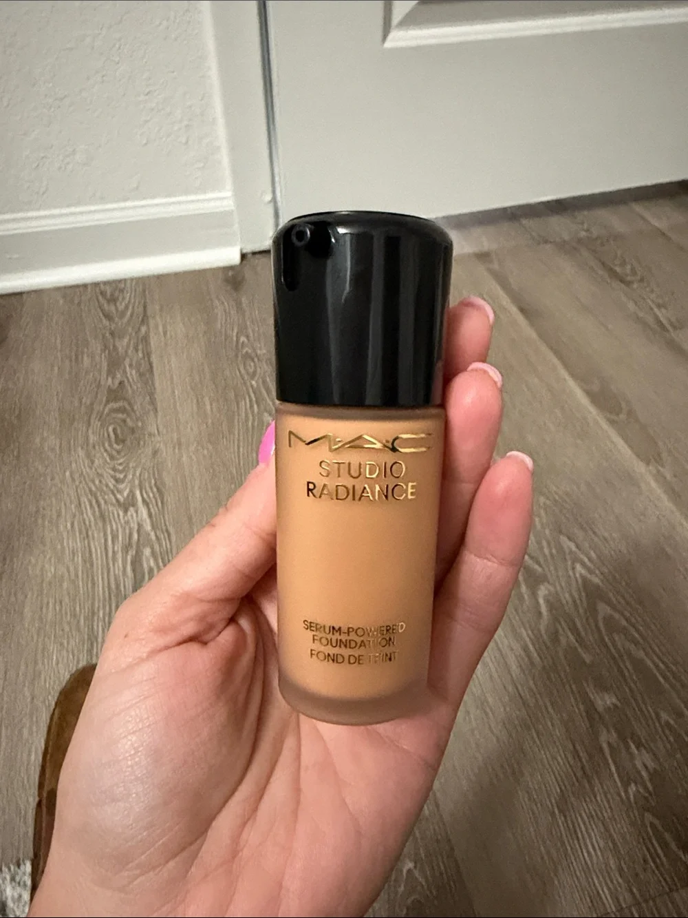 MAC Cosmetics Studio Radiance Foundation — Black & Gold Box